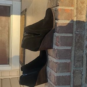 Lucky Brand Yabba Black Suede Wedge Boots sz 9.5M GUC